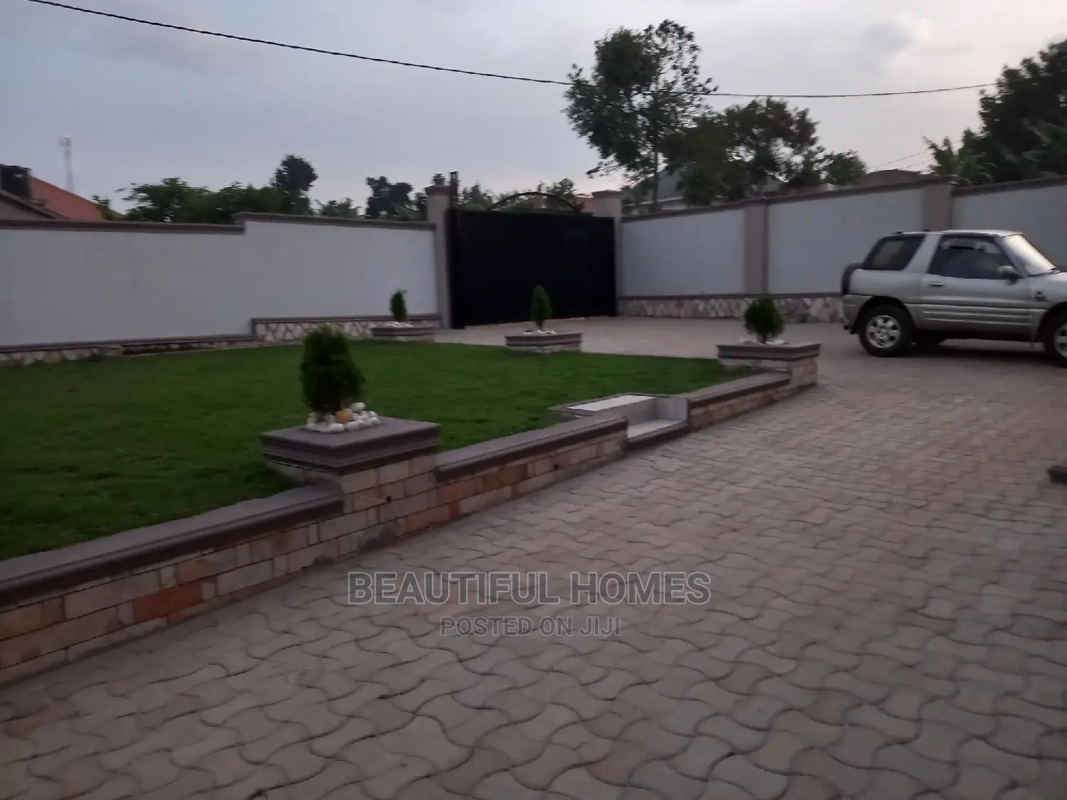Furnished 4bdrm House in Kira for Sale