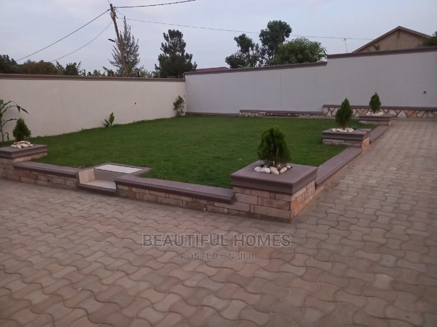 Furnished 4bdrm House in Kira for Sale