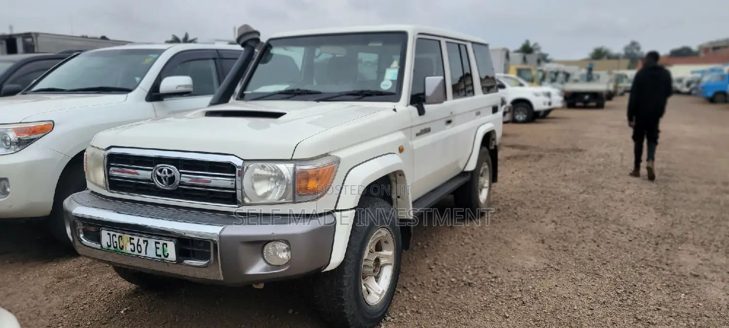 Toyota Land Cruiser Prado 2013 White
