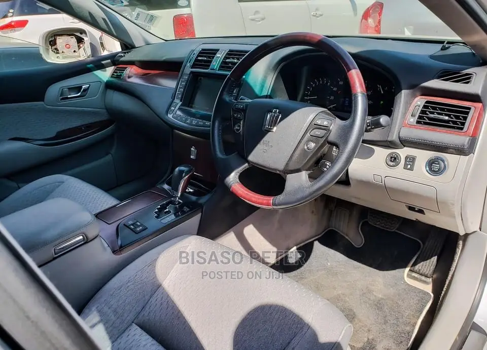 Toyota Crown Majesta 2009 Silver