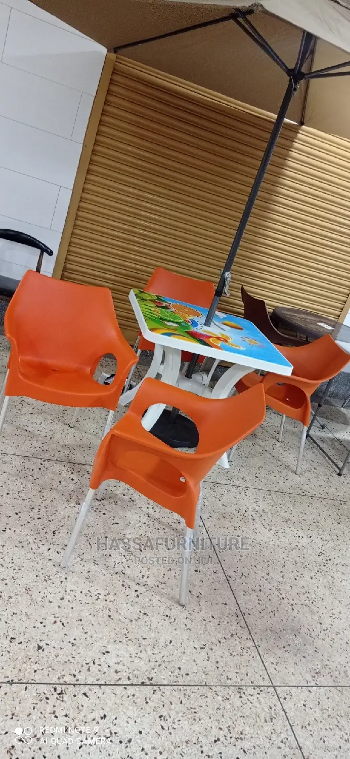 Plastic Restaurant Chairs
