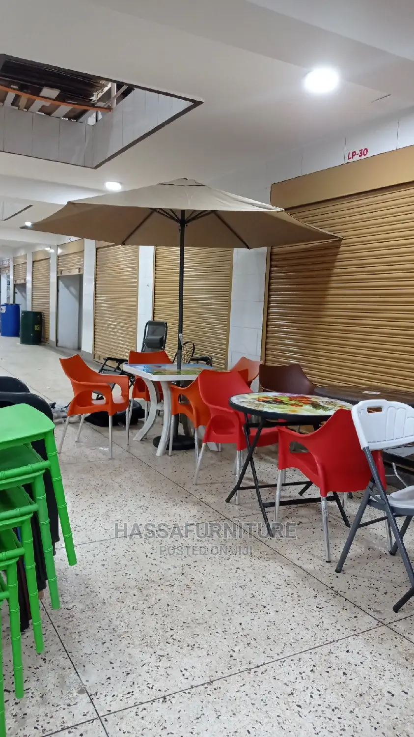 Plastic Restaurant Chairs