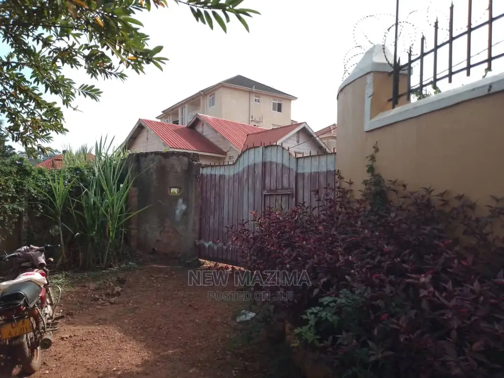 17 Decimals on Quicksale on Quicksale in Heart of Munyonyo