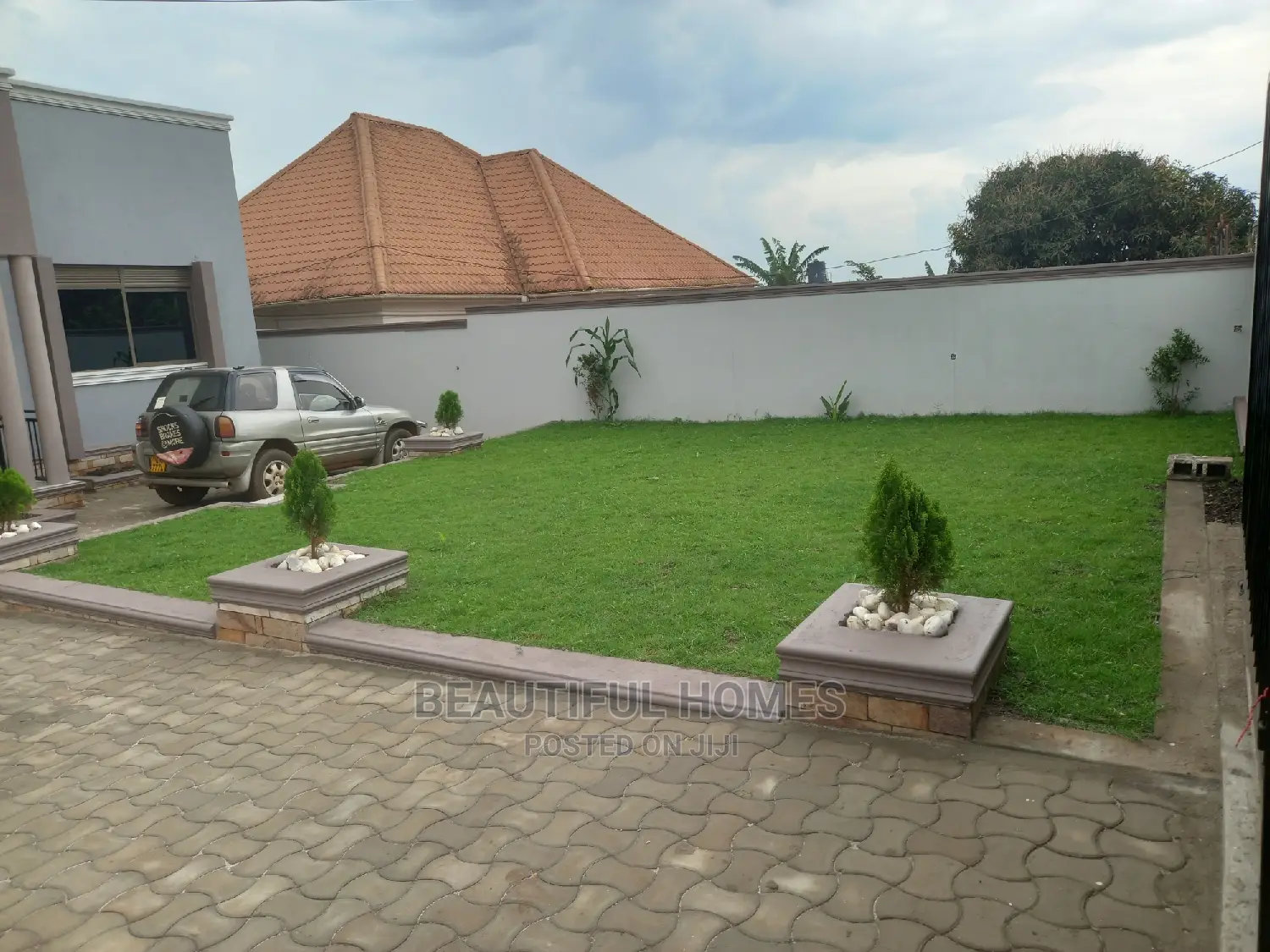 Furnished 4bdrm Bungalow in Kira for Sale