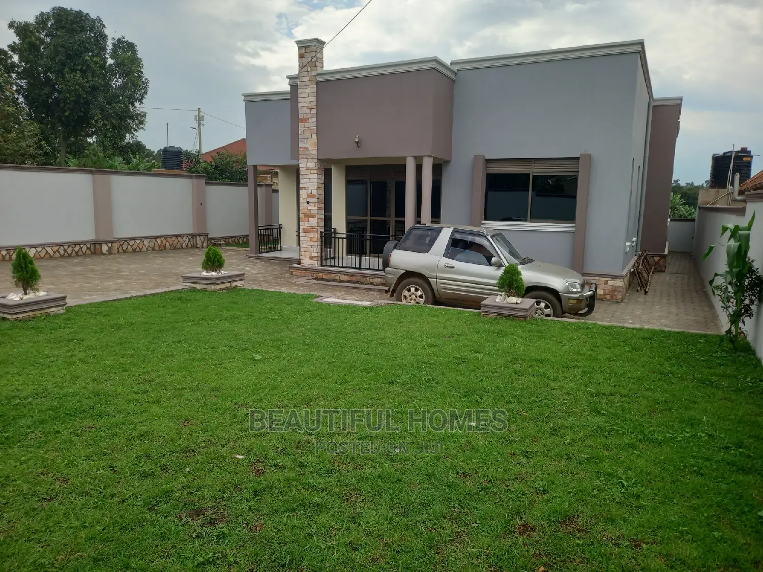 Furnished 4bdrm Bungalow in Kira for Sale