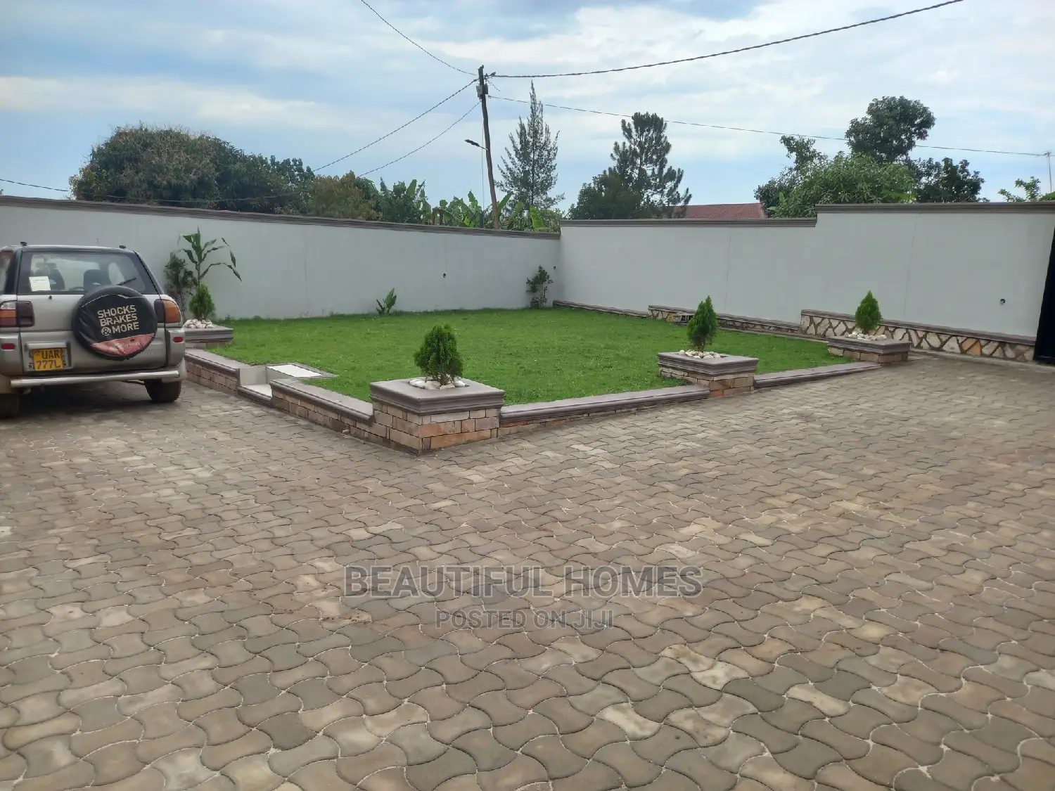 Furnished 4bdrm Bungalow in Kira for Sale