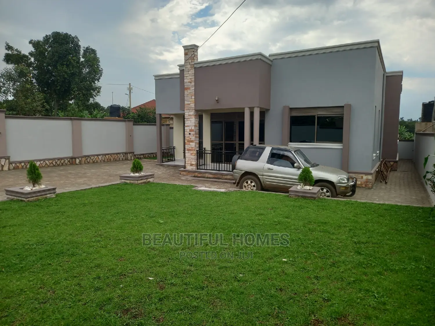 Furnished 4bdrm Bungalow in Kira for Sale