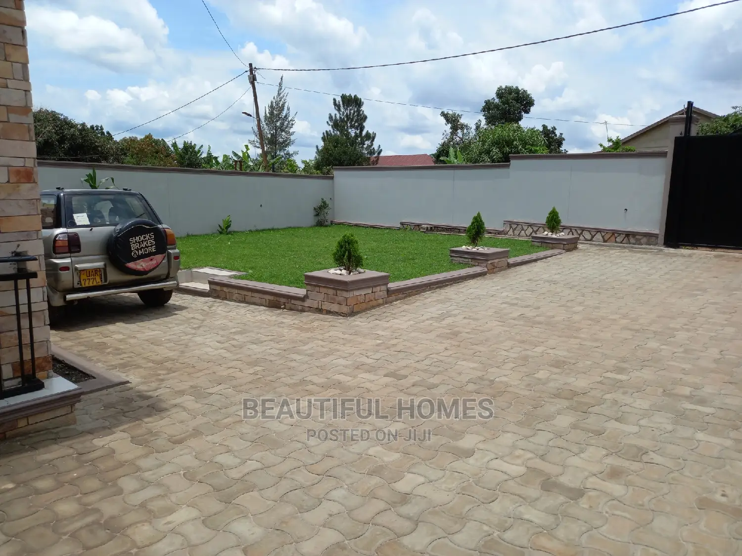 Furnished 4bdrm Bungalow in Kira for Sale