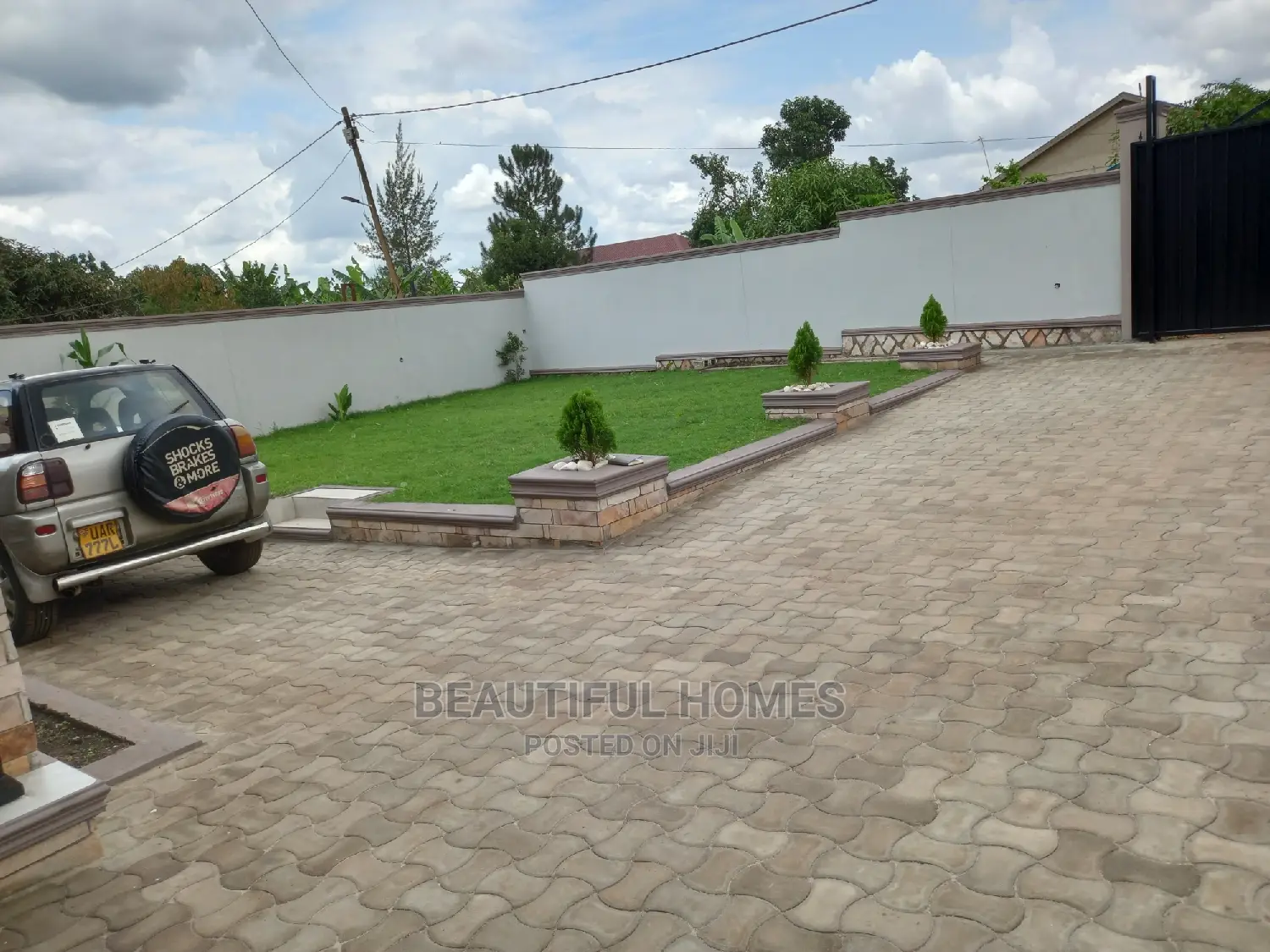 Furnished 4bdrm Bungalow in Kira for Sale