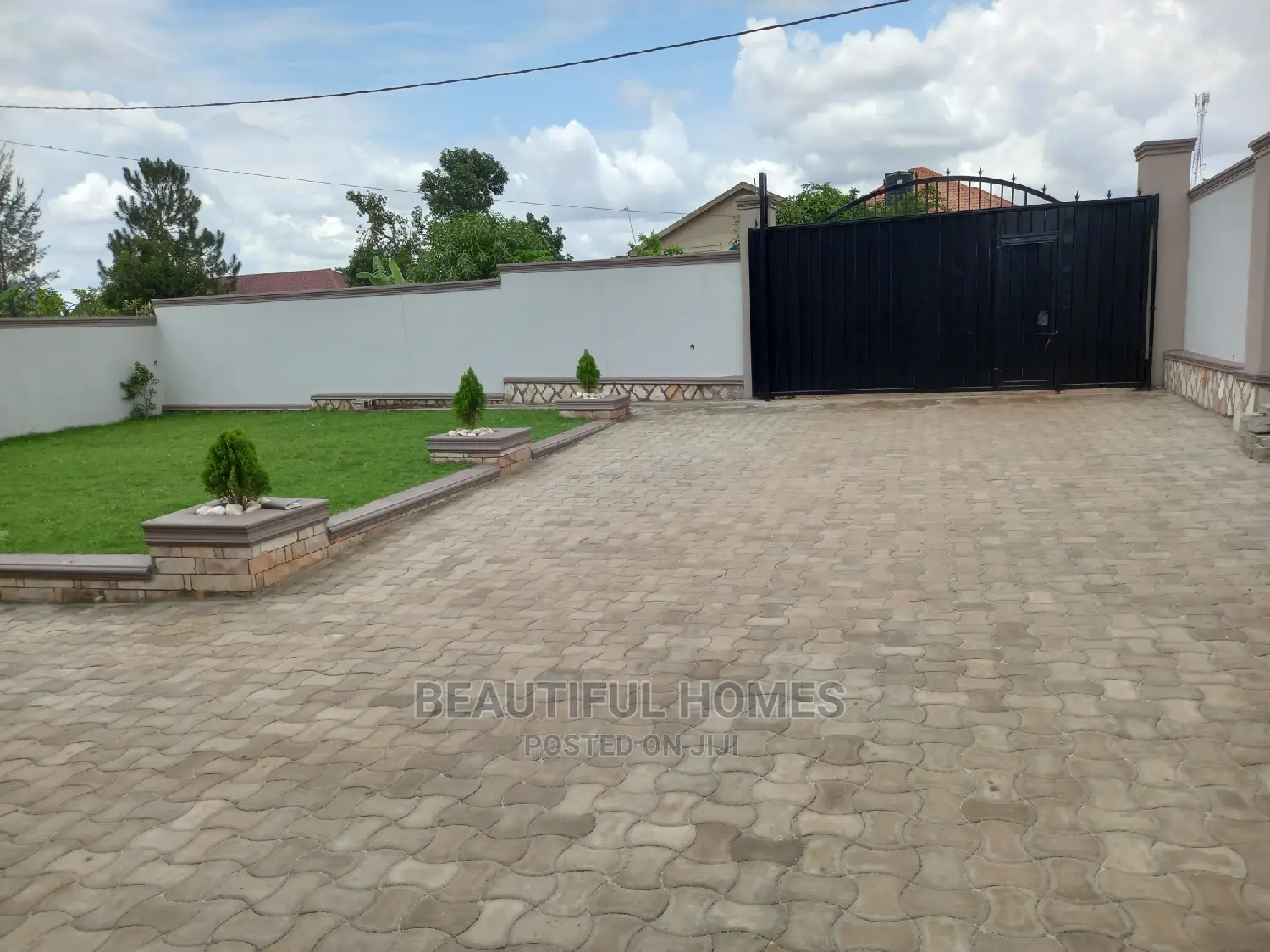 Furnished 4bdrm Bungalow in Kira for Sale