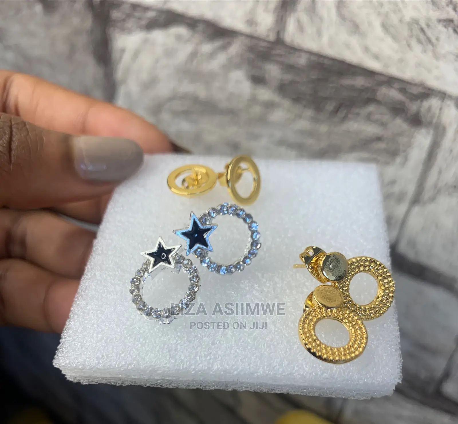 Simple Lady Earpins Pins Available