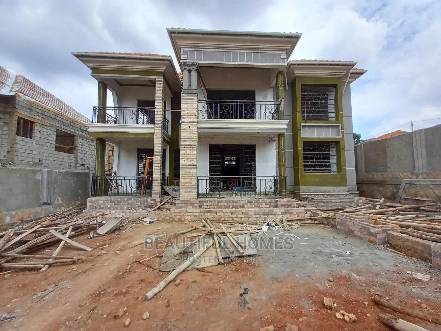 Furnished 6bdrm Duplex in Kisaasi Corporate, Central Division for Sale