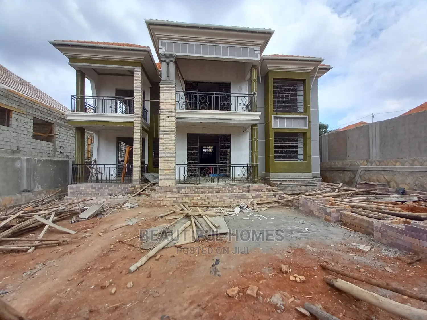 Furnished 6bdrm Duplex in Kisaasi Corporate, Central Division for Sale