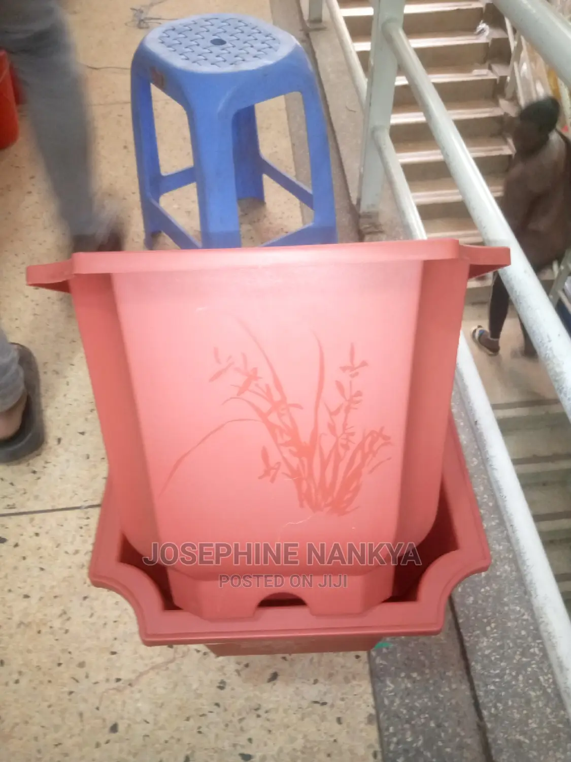 Nile Plastic Flowerpot, Maroon