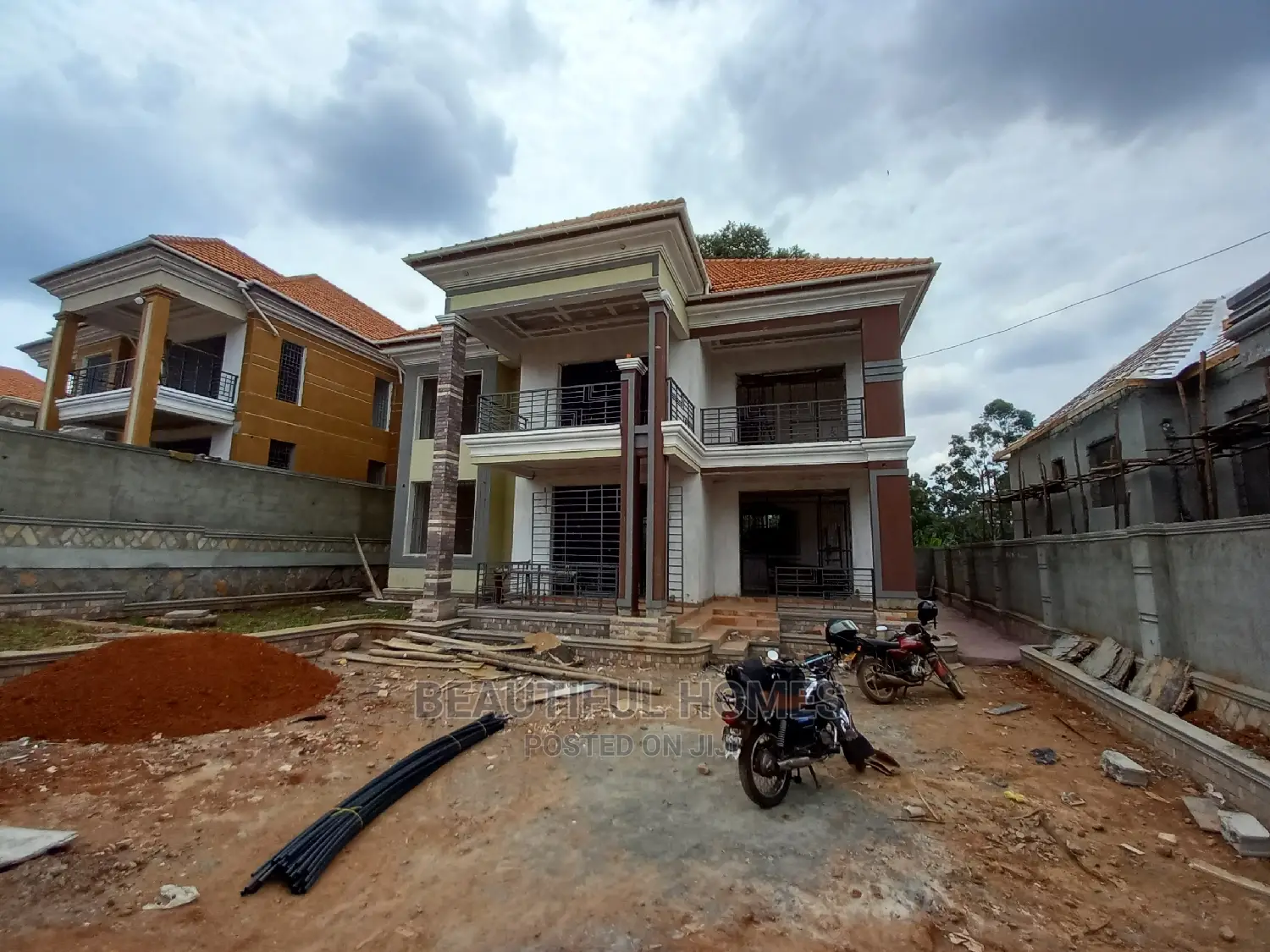 Furnished 6bdrm Duplex in Kisaasi, Central Division for Sale