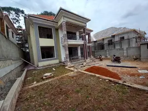Furnished 6bdrm Mansion in Kisaasi Tarmacked, Central Division