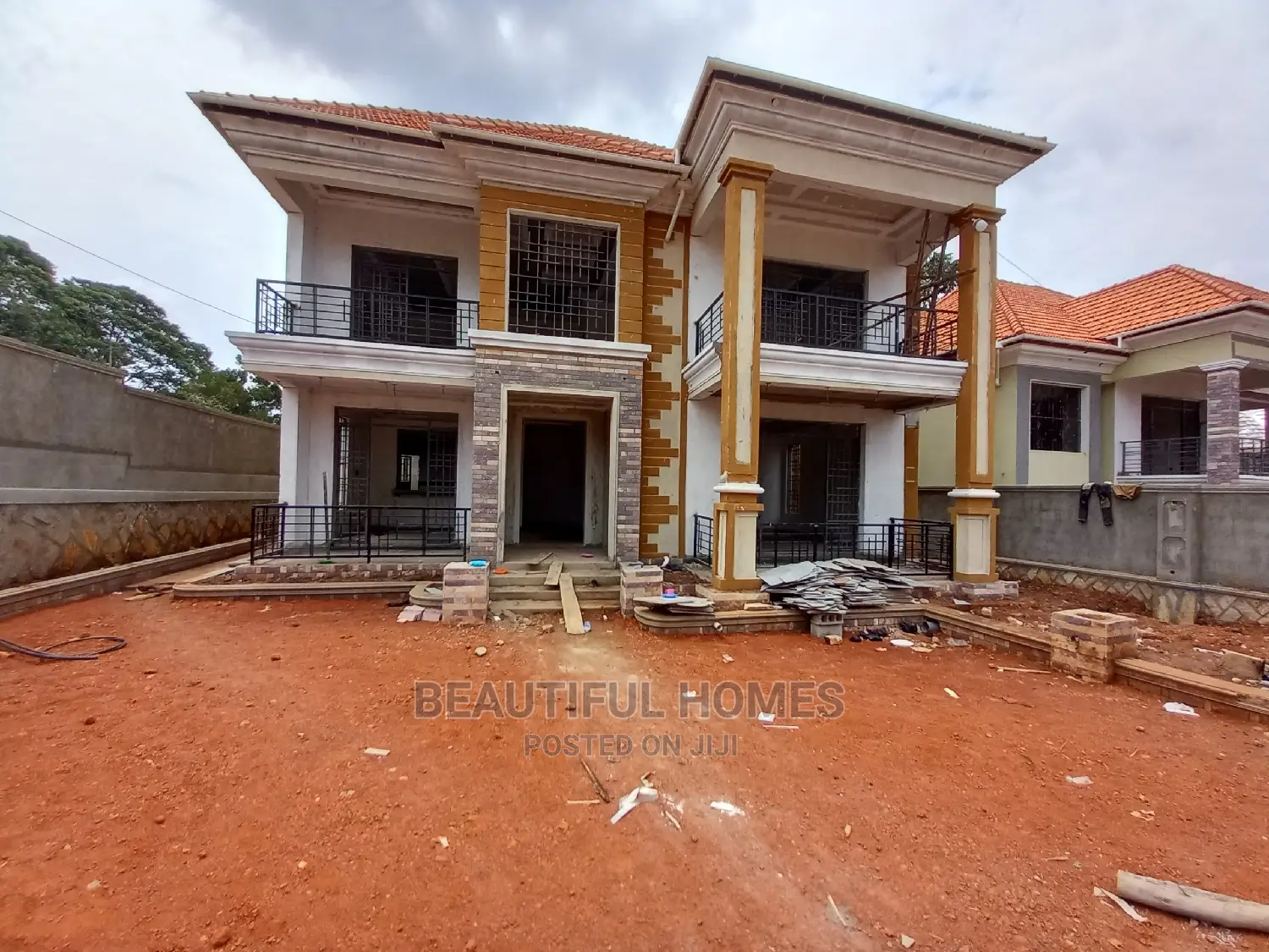 Furnished 6bdrm Duplex in Kisaasi, Central Division for Sale