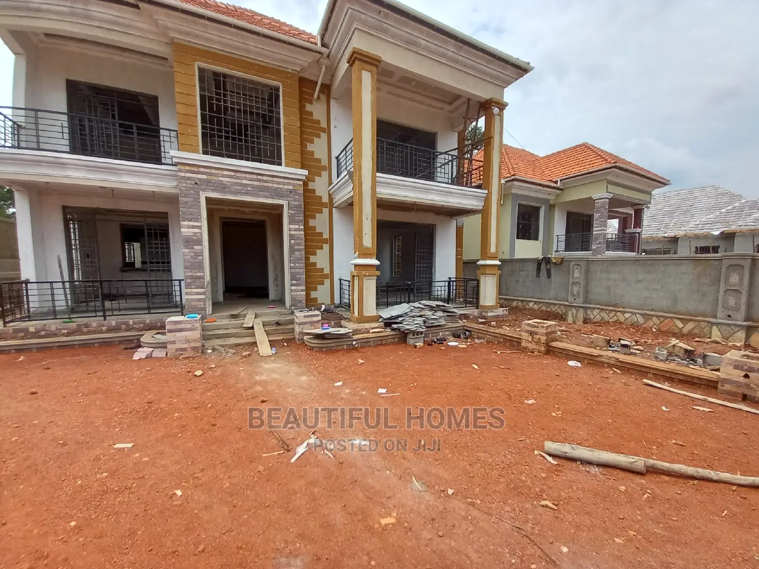 Furnished 6bdrm Duplex in Kisaasi, Central Division for Sale