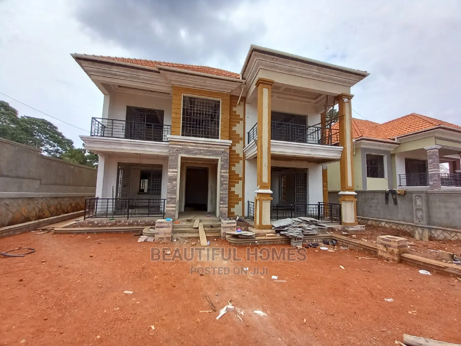 Furnished 6bdrm Duplex in Kisaasi Tarmacked, Central Division for Sale
