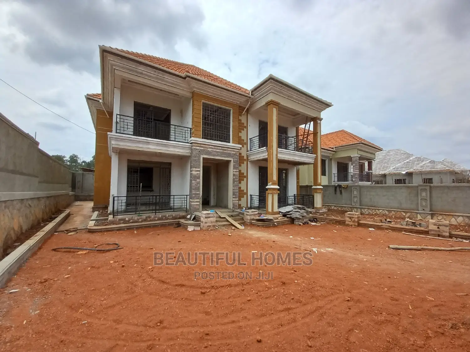 Furnished 6bdrm Duplex in Kisaasi Tarmacked, Central Division for Sale