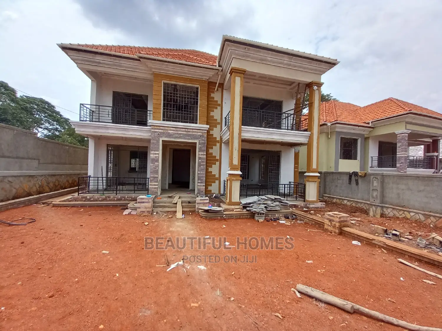 Furnished 6bdrm Duplex in Kisaasi Tarmacked, Central Division for Sale