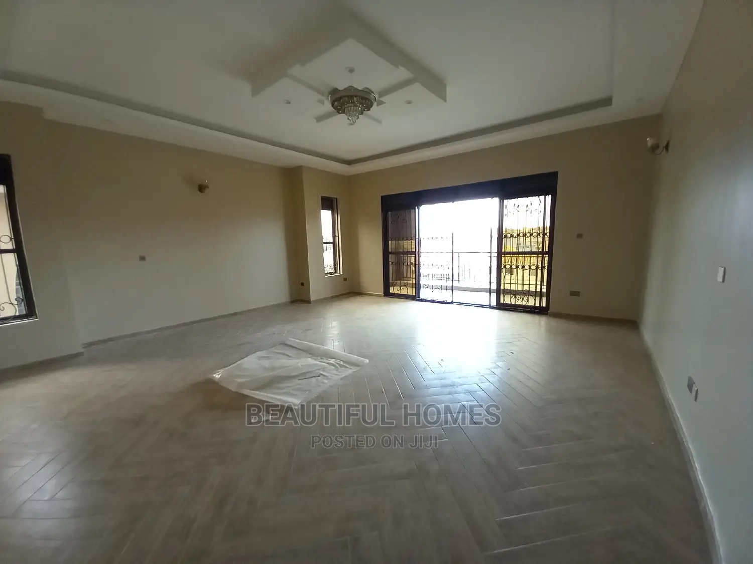 Furnished 6bdrm Mansion in Kisaasi Tarmacked, Central Division