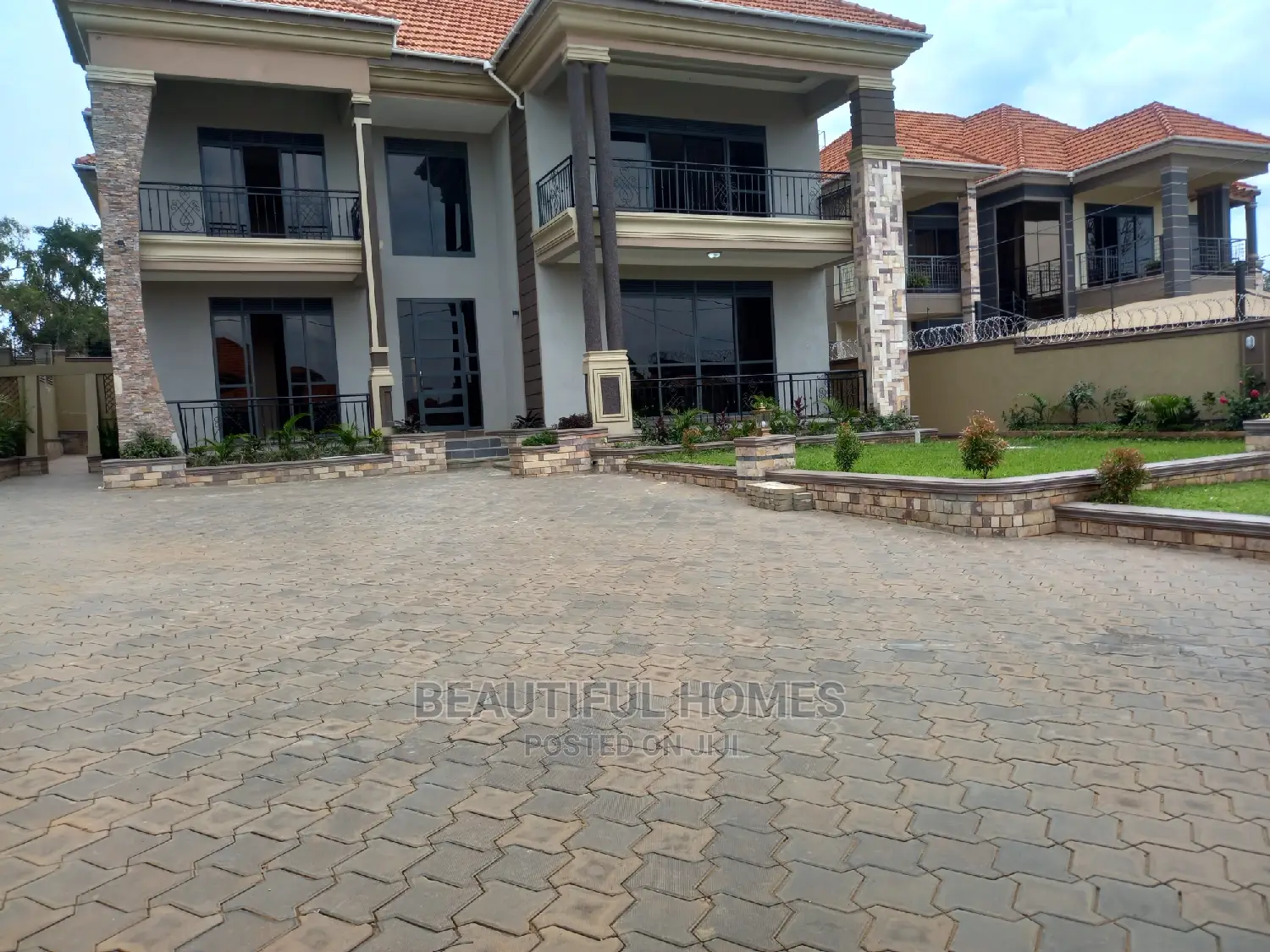 Furnished 6bdrm Mansion in Kisaasi Tarmacked, Central Division