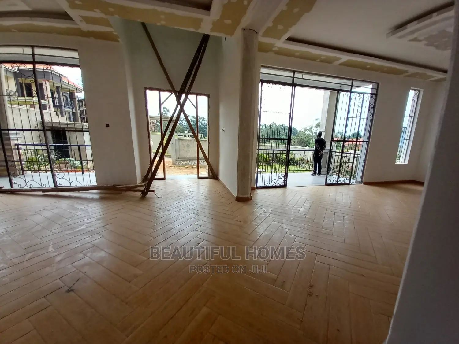 Furnished 6bdrm Mansion in Kisaasi Tarmack, Central Division for Sale