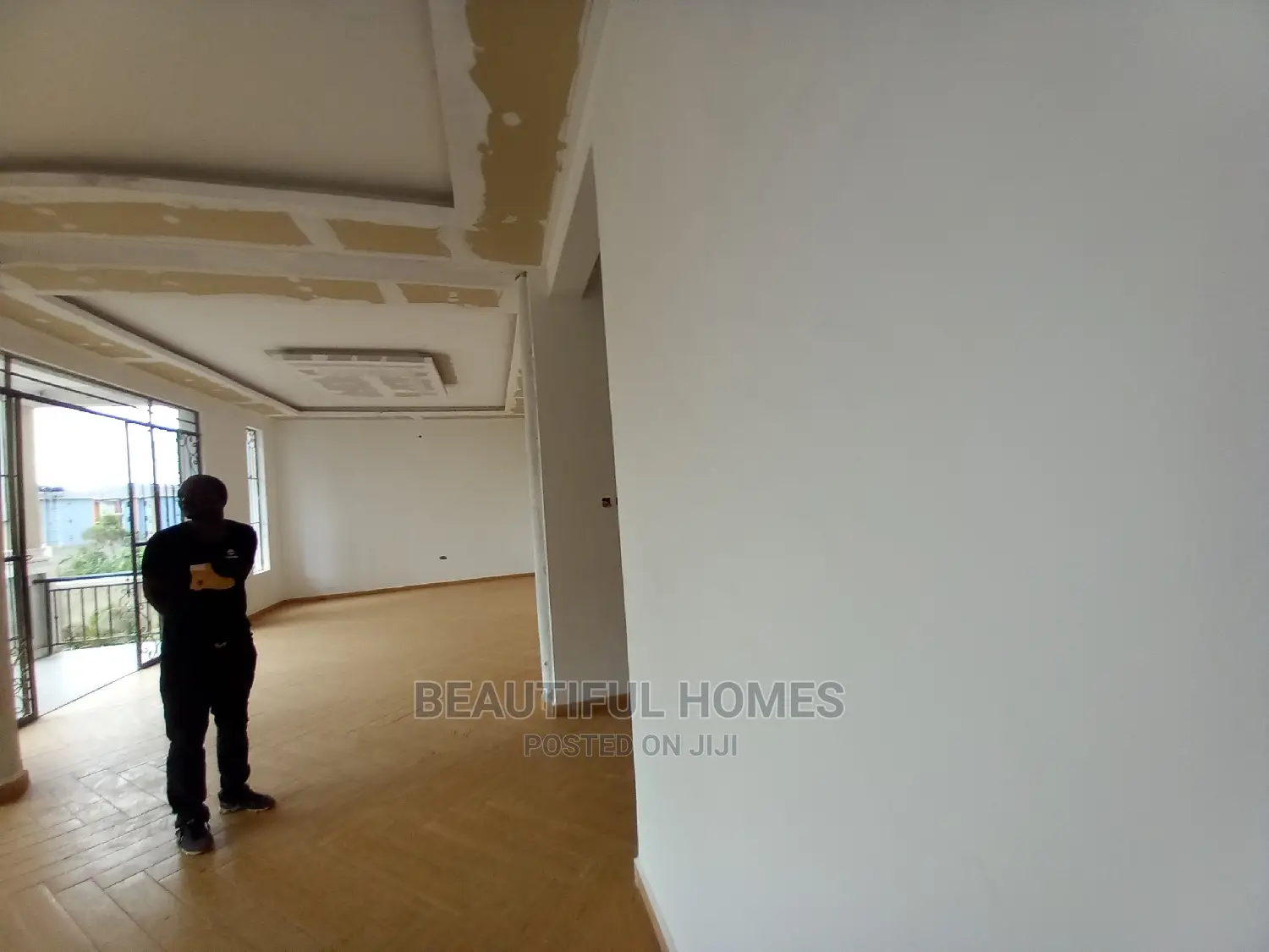 Furnished 6bdrm Mansion in Kisaasi Rich, Central Division for Sale
