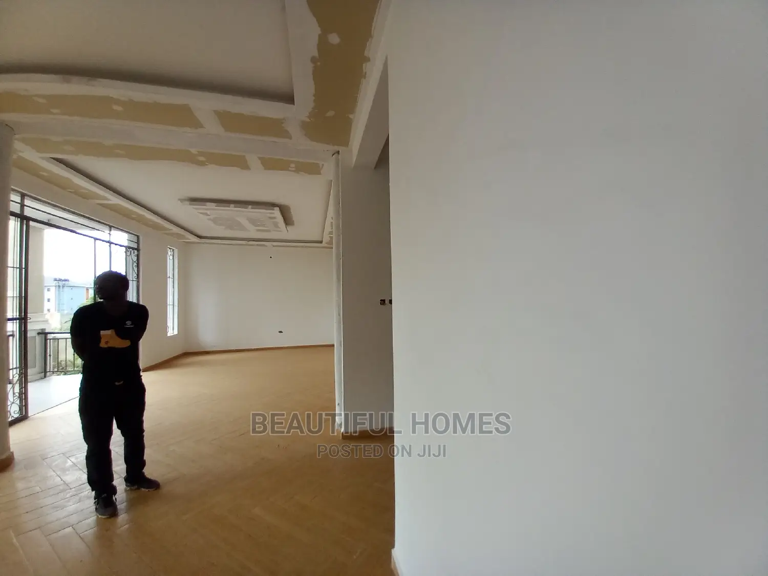 Furnished 6bdrm Mansion in Kisaasi Rich, Central Division for Sale