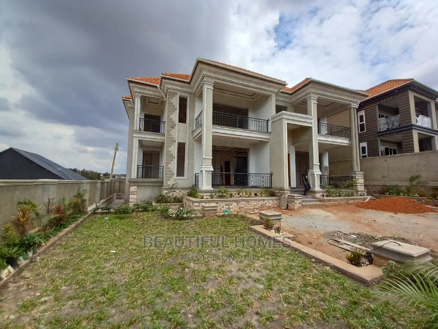 Furnished 6bdrm Mansion in Kisaasi Wealthy, Central Division for Sale