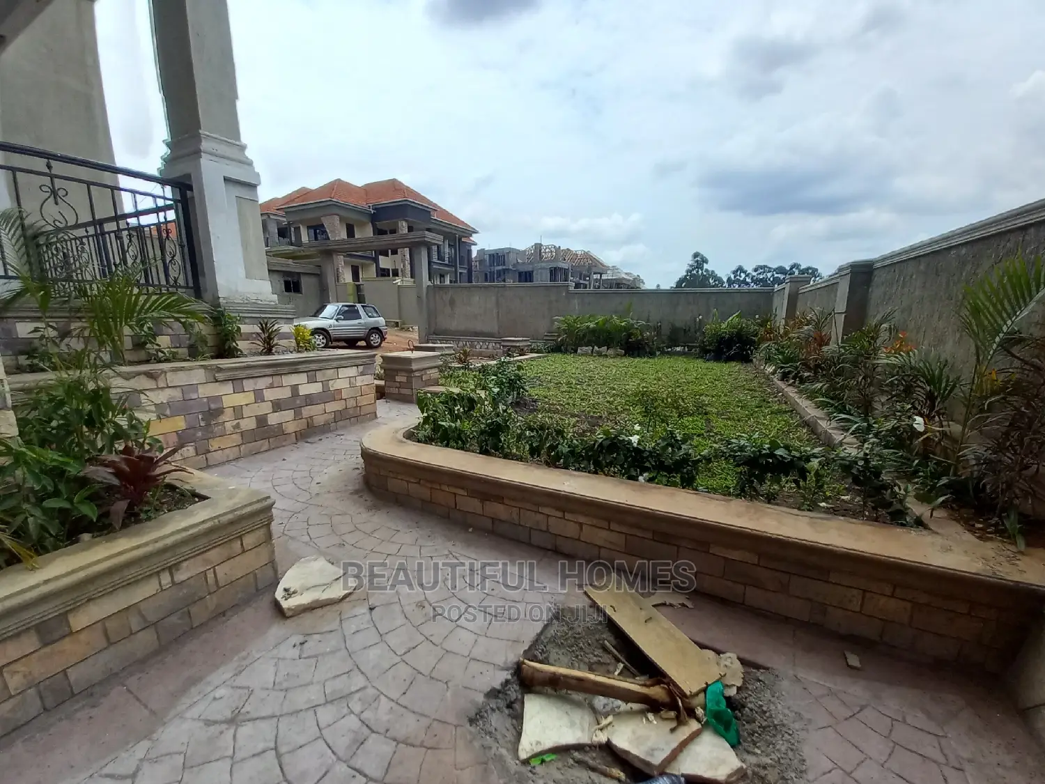 Furnished 6bdrm Mansion in Kisaasi Wealthy, Central Division for Sale