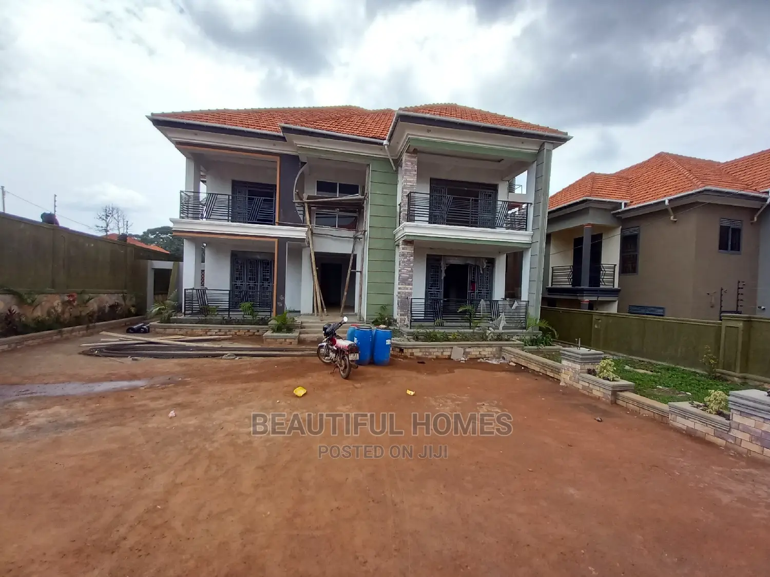 Furnished 6bdrm Duplex in Kisaasi Tarmacked, Central Division for Sale