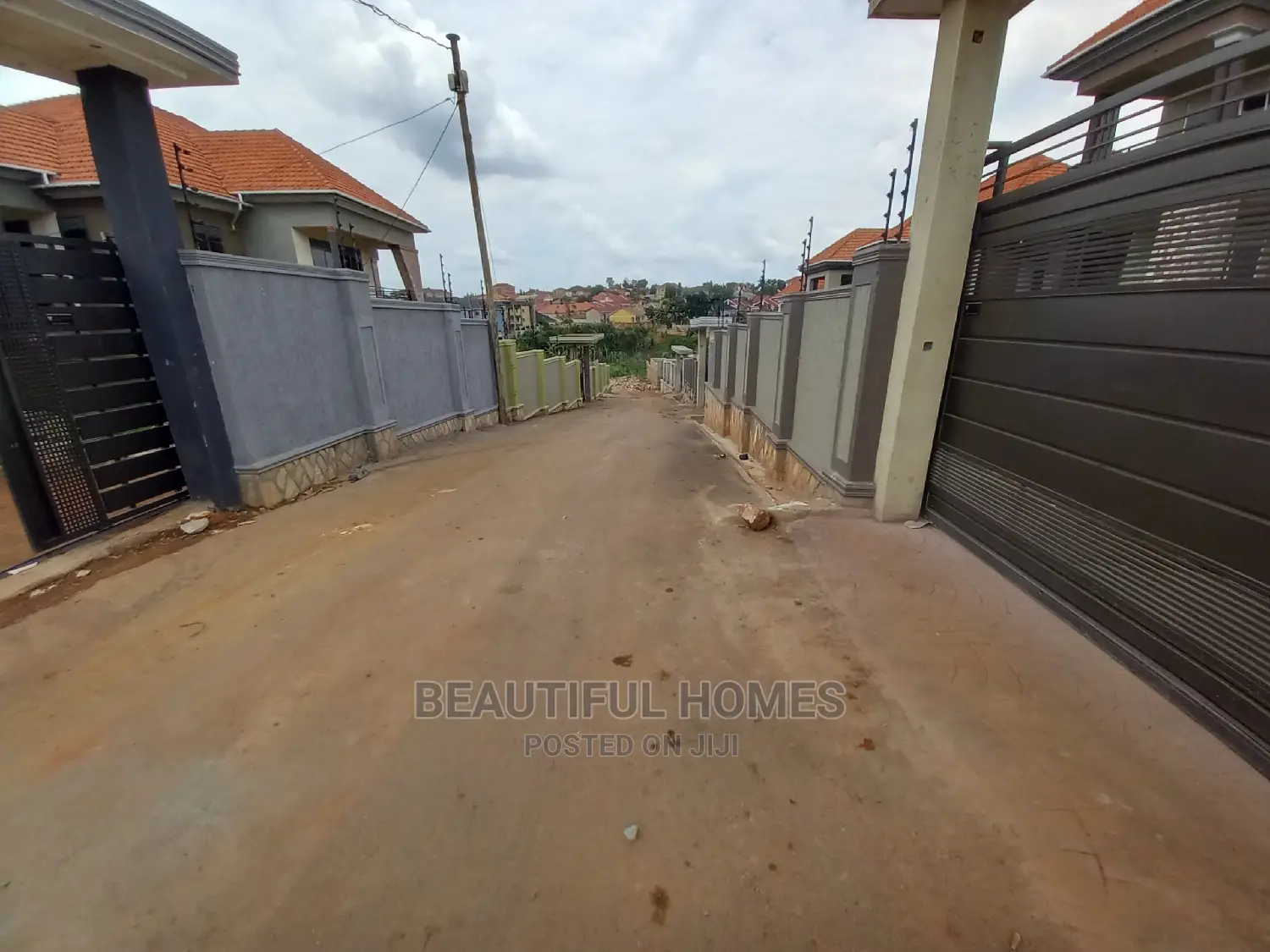 Furnished 6bdrm Duplex in Kisaasi Tarmacked, Central Division for Sale