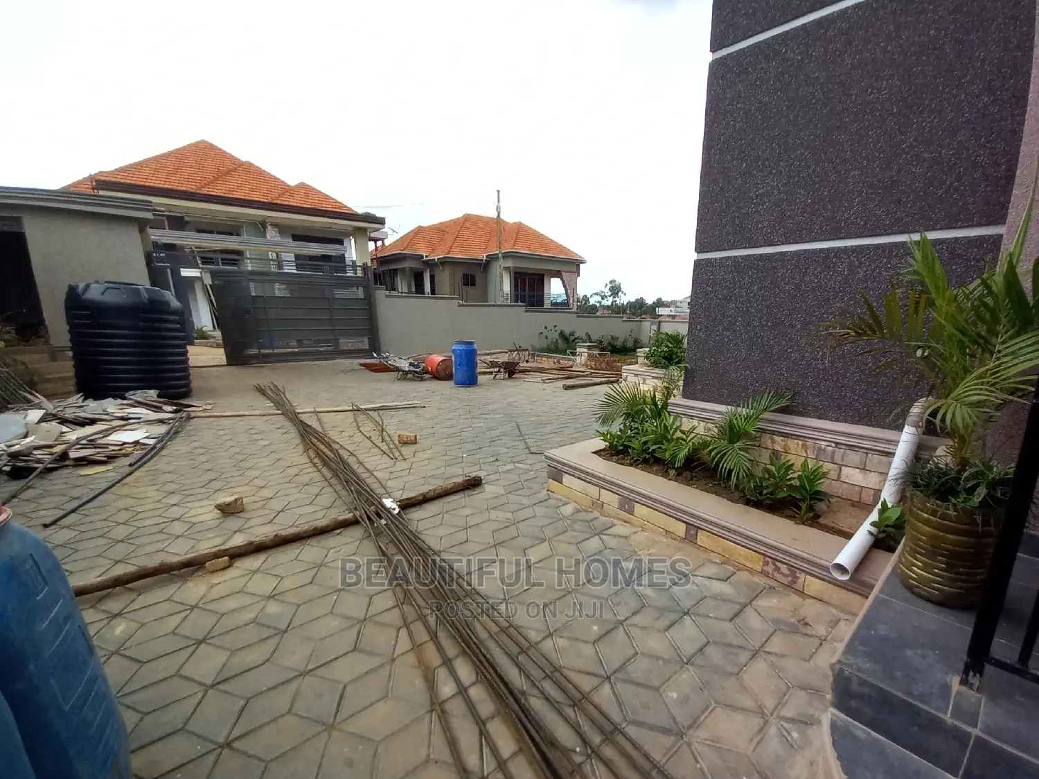 Furnished 7bdrm House in Kisaasi Rich, Central Division for Sale