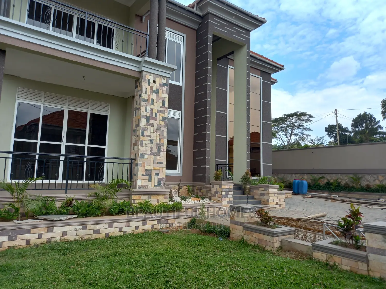 Furnished 6bdrm Mansion in Kisaasi, Central Division for Sale