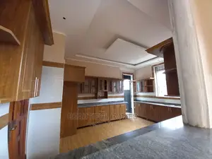 Furnished 7bdrm Mansion in Kisaasi First Class, Central Division