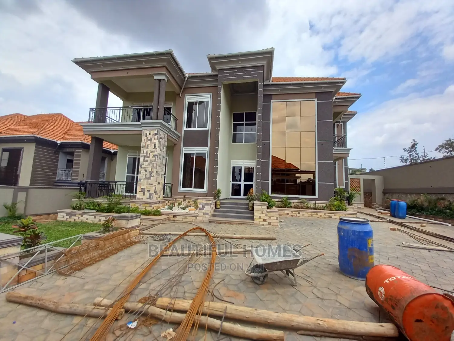 Furnished 7bdrm Mansion in Kisaasi First Class, Central Division