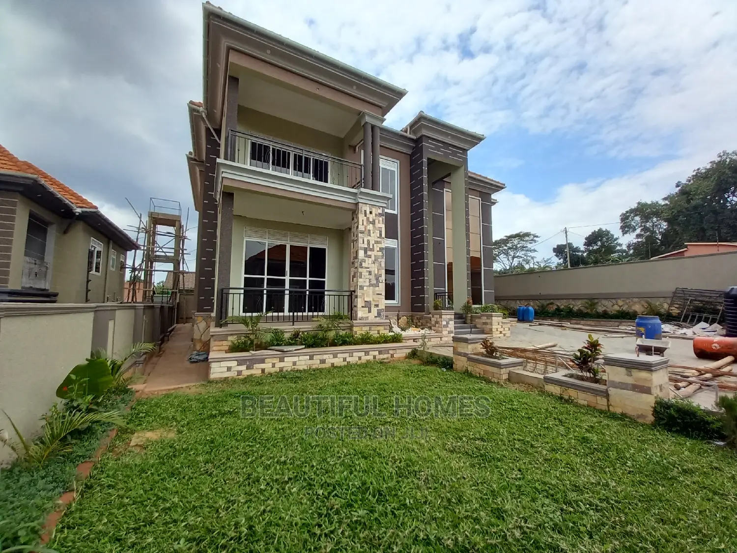 Furnished 7bdrm Mansion in Kisaasi First Class, Central Division