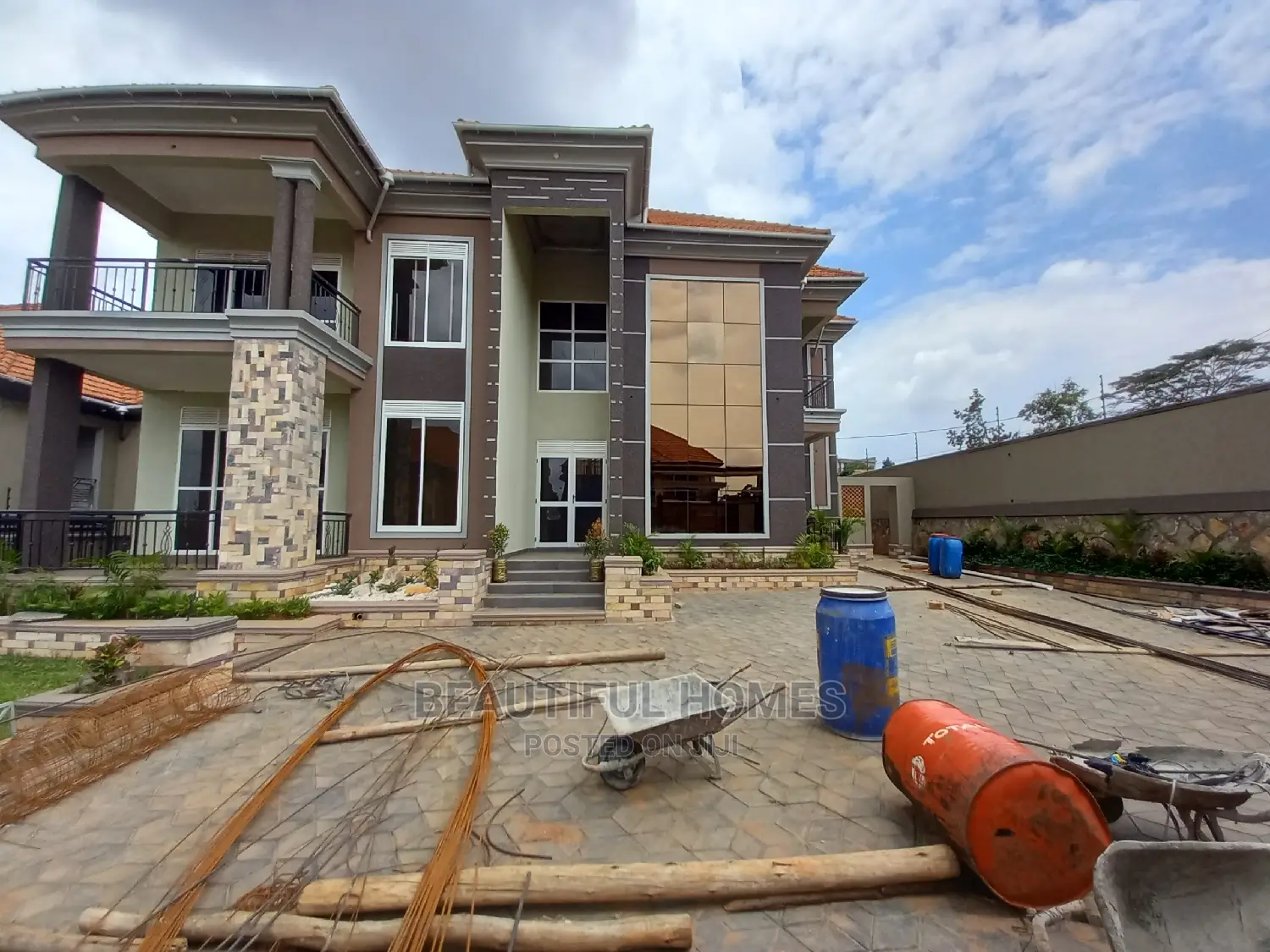 Furnished 7bdrm House in Kisaasi Rich, Central Division for Sale