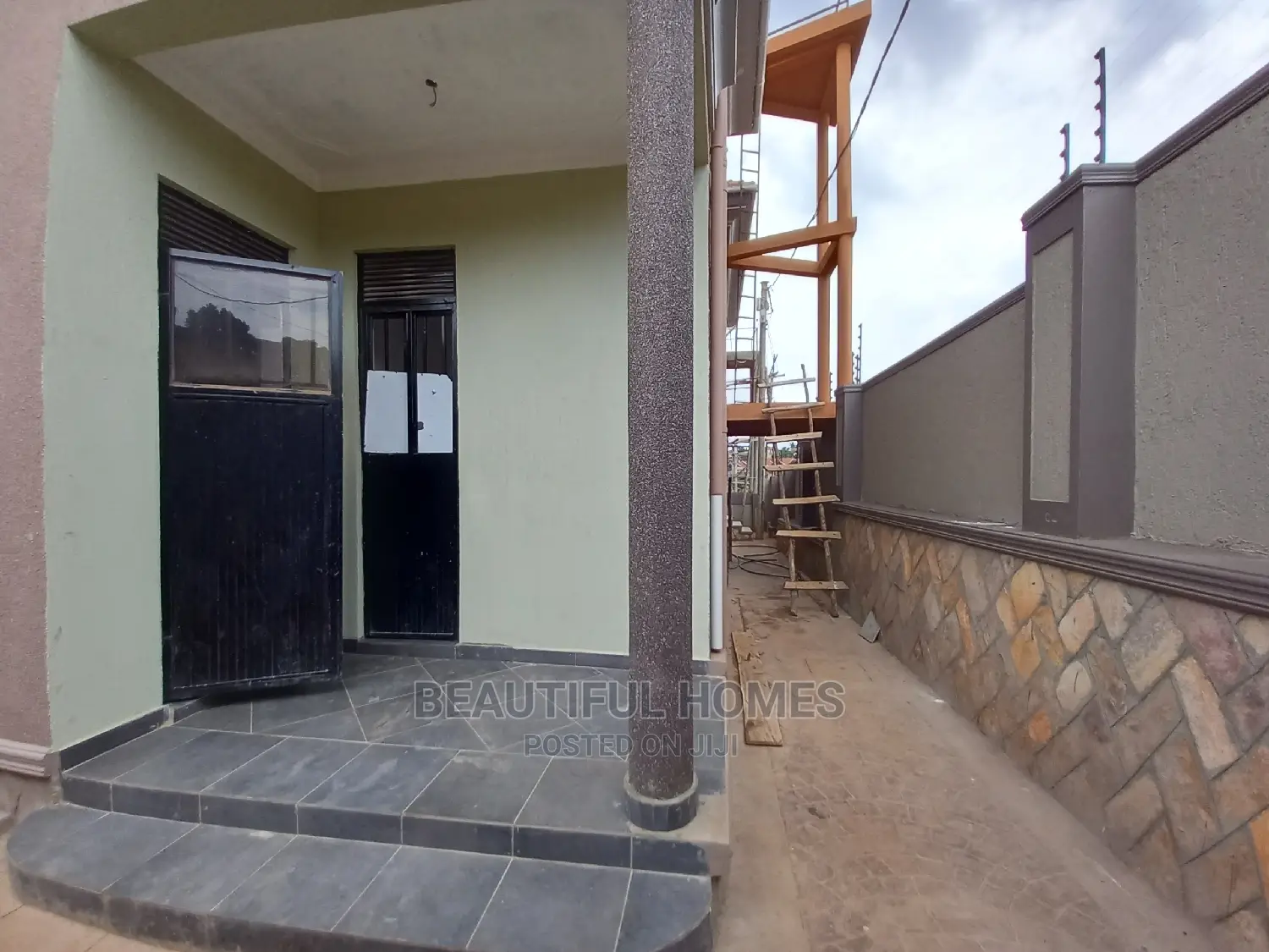 Furnished 7bdrm House in Kisaasi Rich, Central Division for Sale