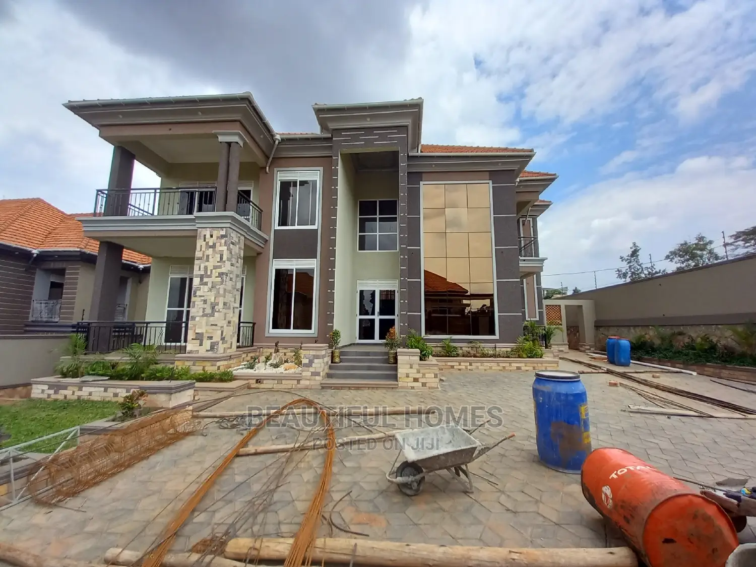 Furnished 7bdrm House in Kisaasi Wealthy, Central Division for Sale