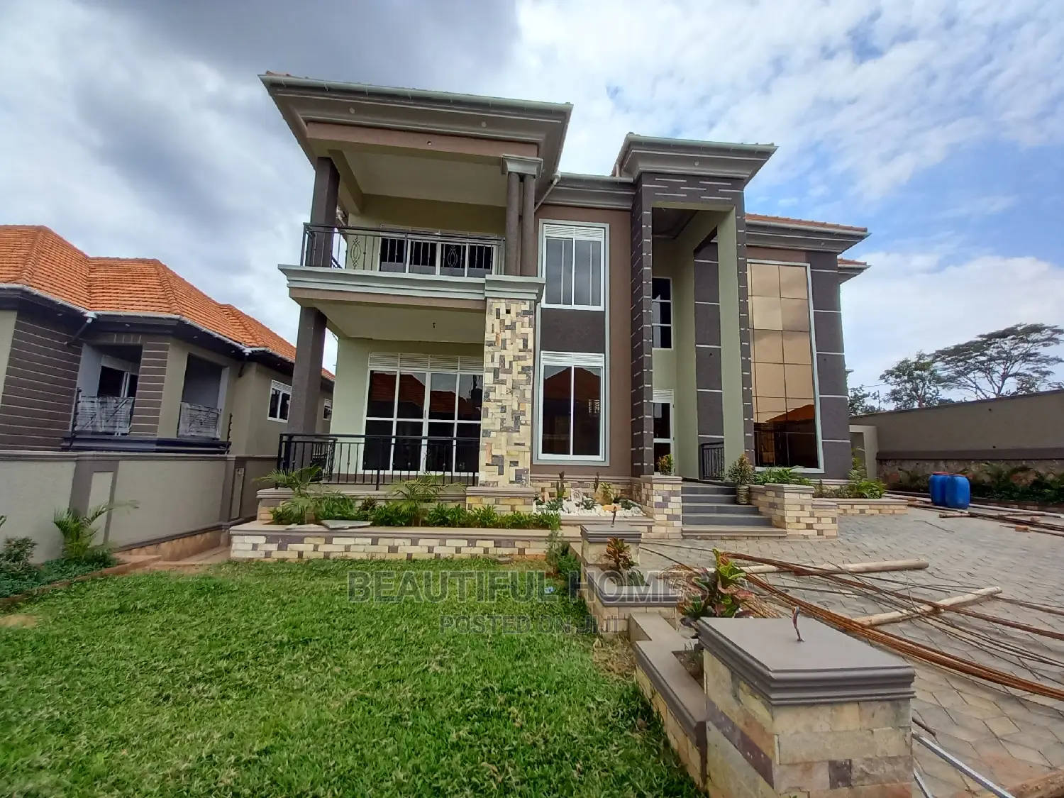 Furnished 7bdrm House in Kisaasi Wealthy, Central Division for Sale