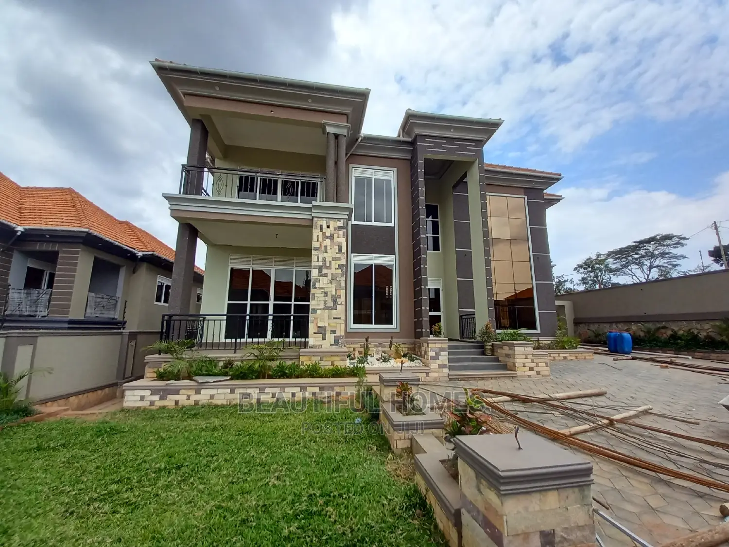 Furnished 7bdrm Mansion in Kisaasi, Central Division for Sale
