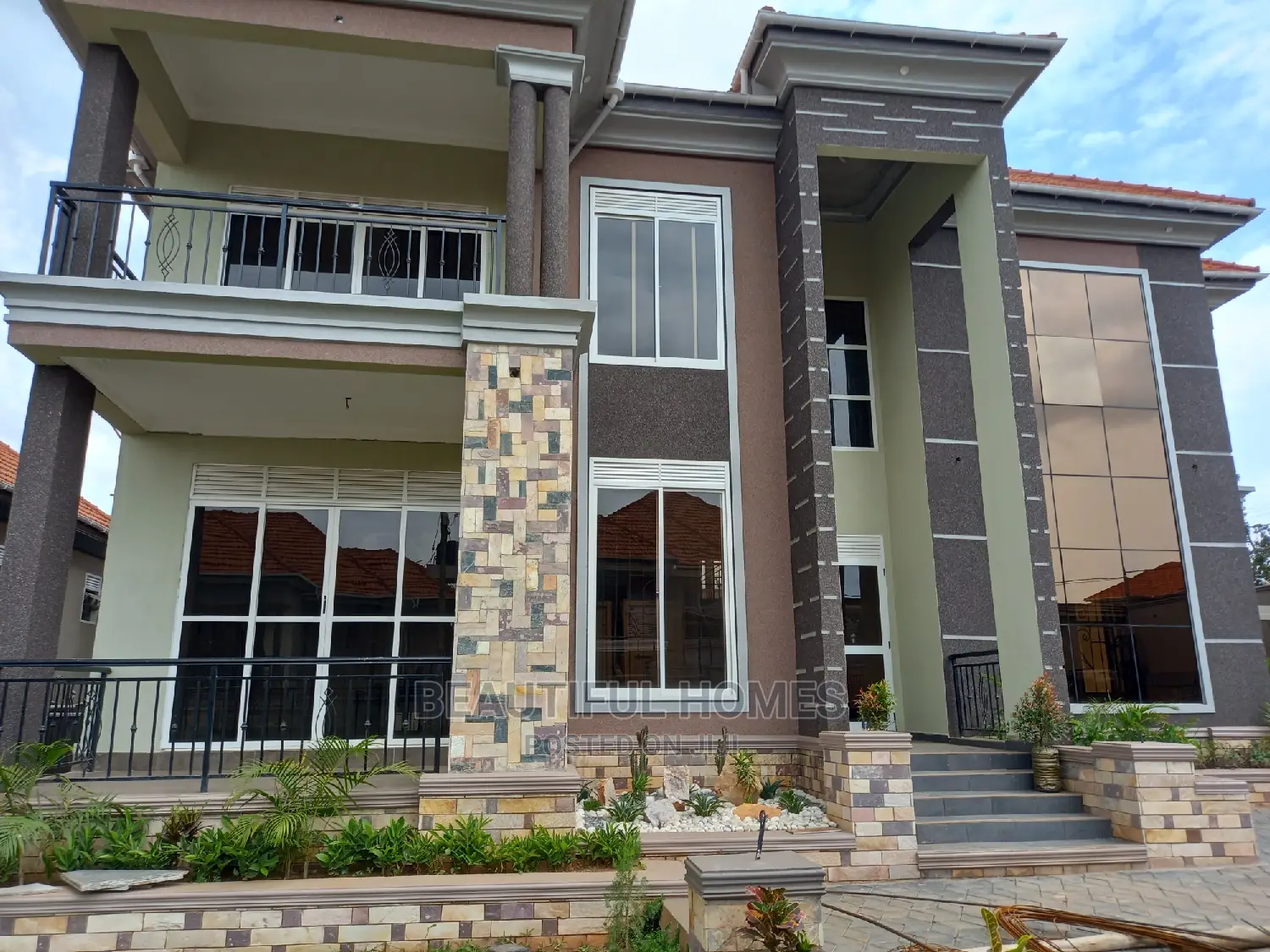 Furnished 7bdrm Mansion in Kisaasi, Central Division for Sale