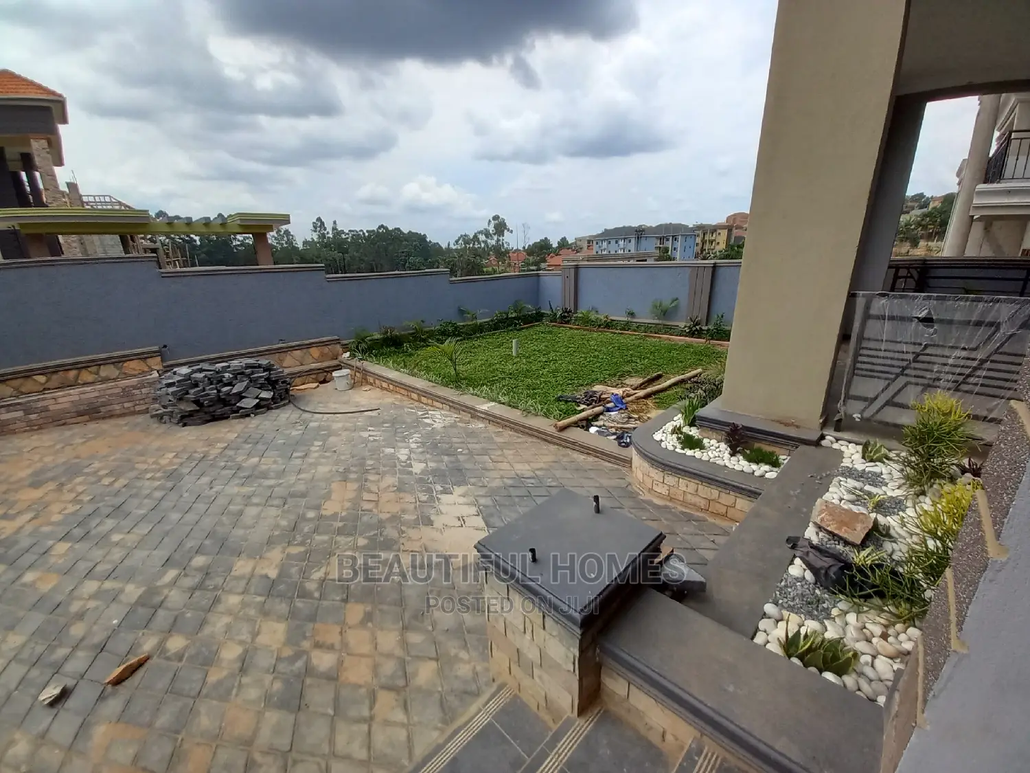 Furnished 7bdrm Mansion in Kisaasi, Central Division for Sale
