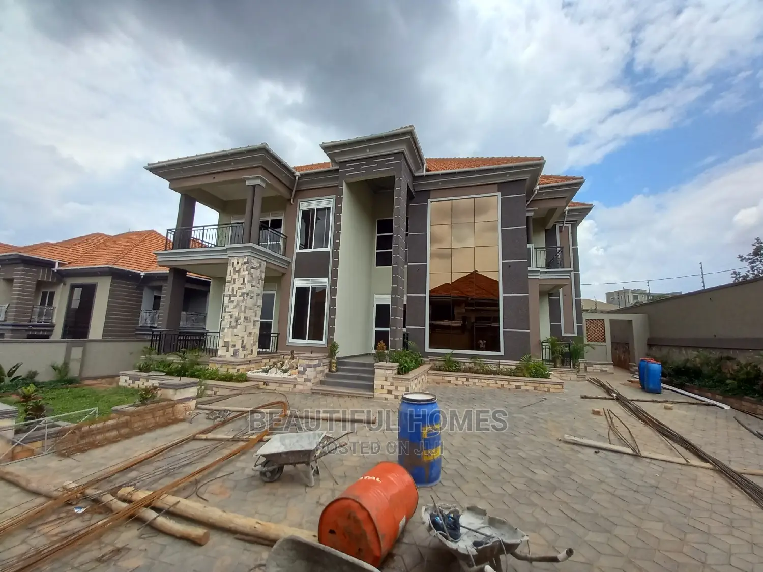 Furnished 7bdrm Mansion in Kisaasi Wealthy, Central Division for Sale