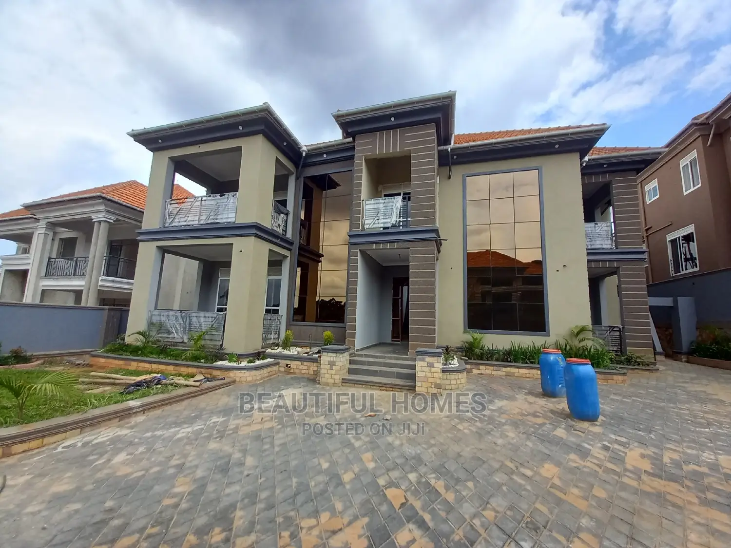 Furnished 7bdrm House in Kisaasi Upscale, Central Division for Sale
