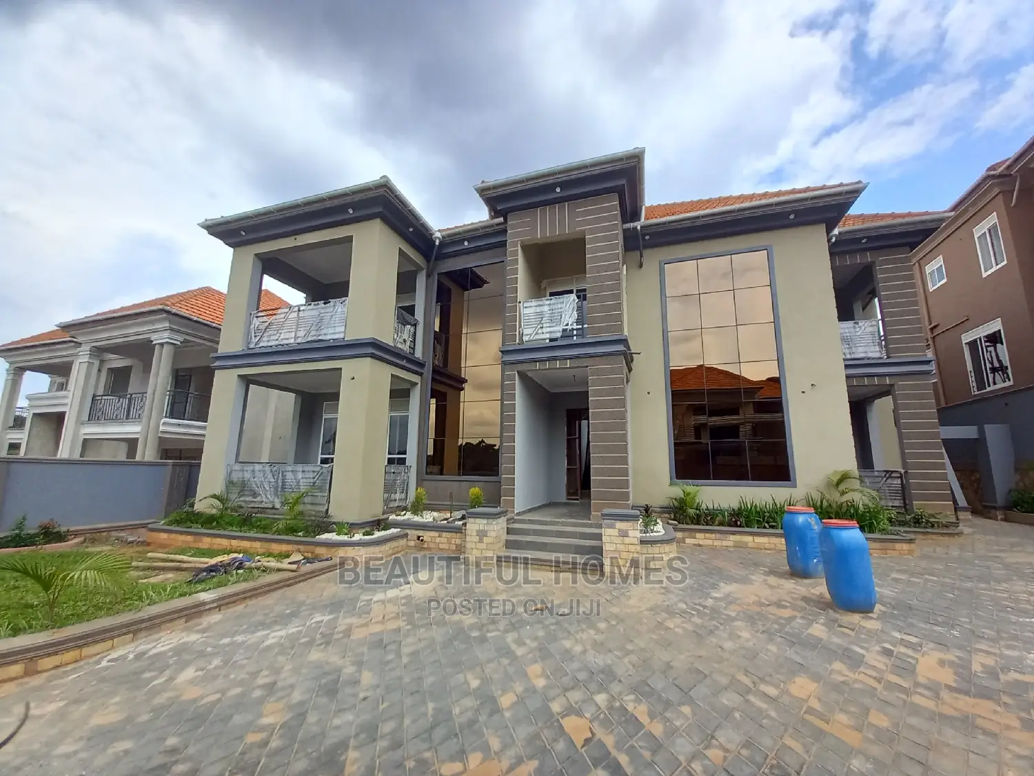 Furnished 7bdrm Mansion in Kisaasi Tarmack, Central Division for Sale