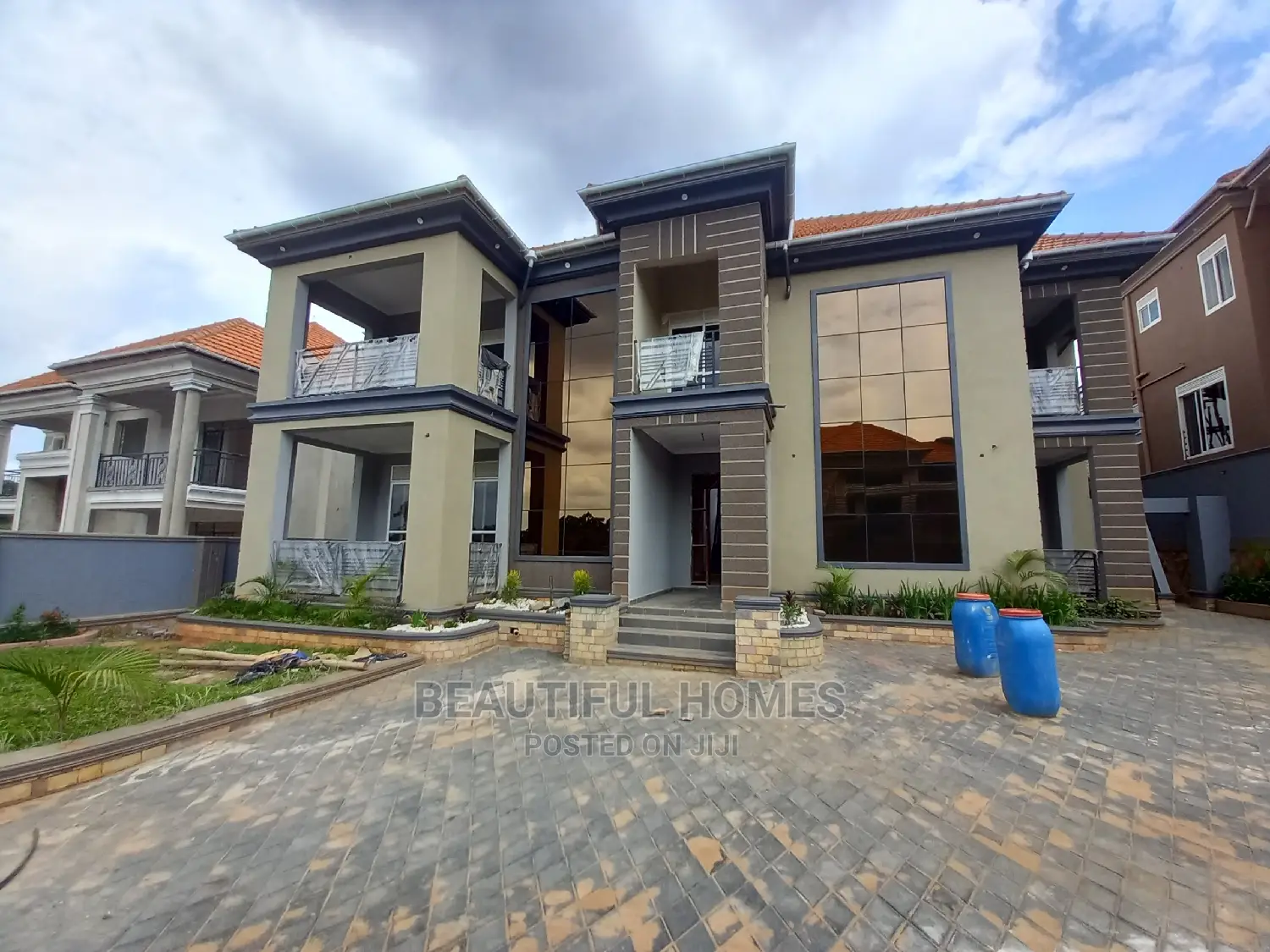 Furnished 7bdrm Mansion in Kisaasi Tarmack, Central Division for Sale
